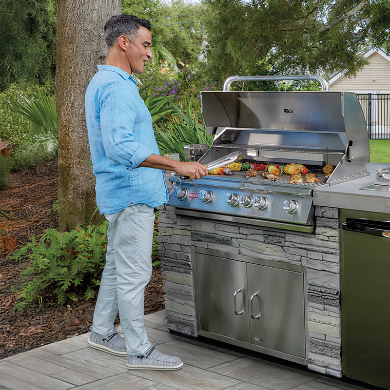 Bull Grills & Spas Outdoor Kitchen Hero Background