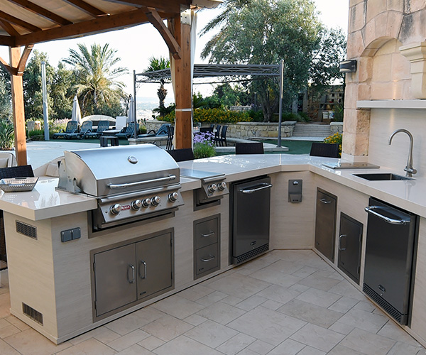 Bull built-in gas grills for outdoor kitchens at Bull Grills & Spas